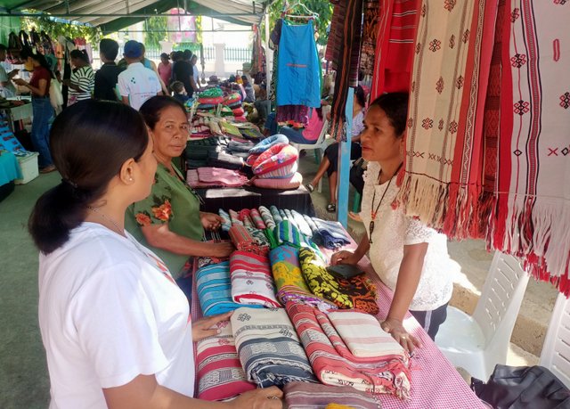 Alola Fair, an Alola initiative to create a market for Timorese weavers